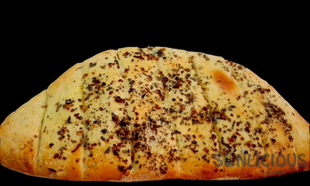 You are currently viewing Easy Cheese Garlic Bread in Dominos Style