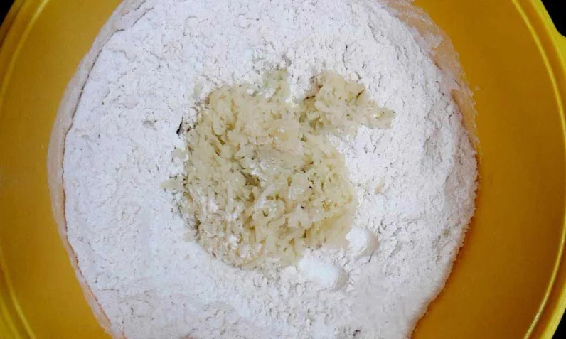 Stuffed-Dinner-Rolls-Flour-with-Mashed-Potatoes