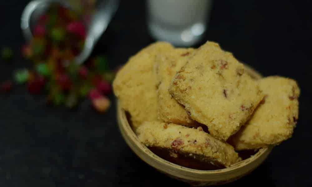 You are currently viewing Famous Karachi Fruit Biscuits in less than 60 minutes