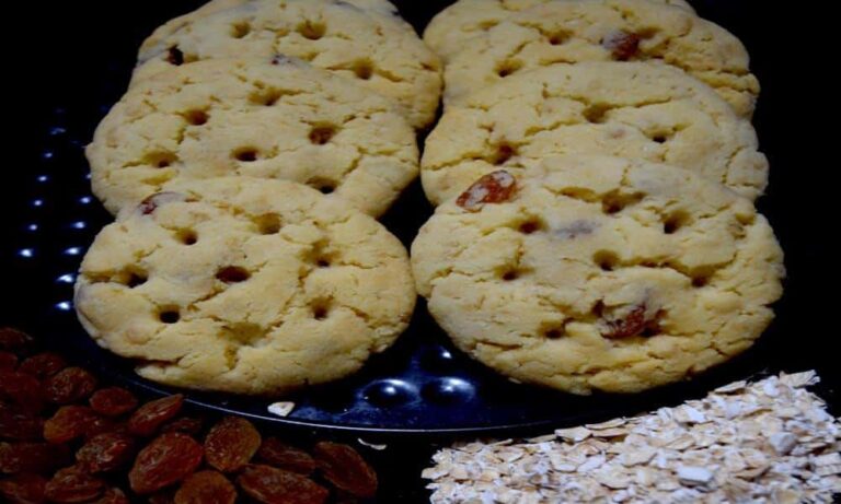Read more about the article Healthy Oatmeal Raisin Cookies