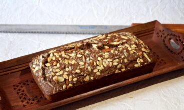 Make Eggless Banana Cake at Home