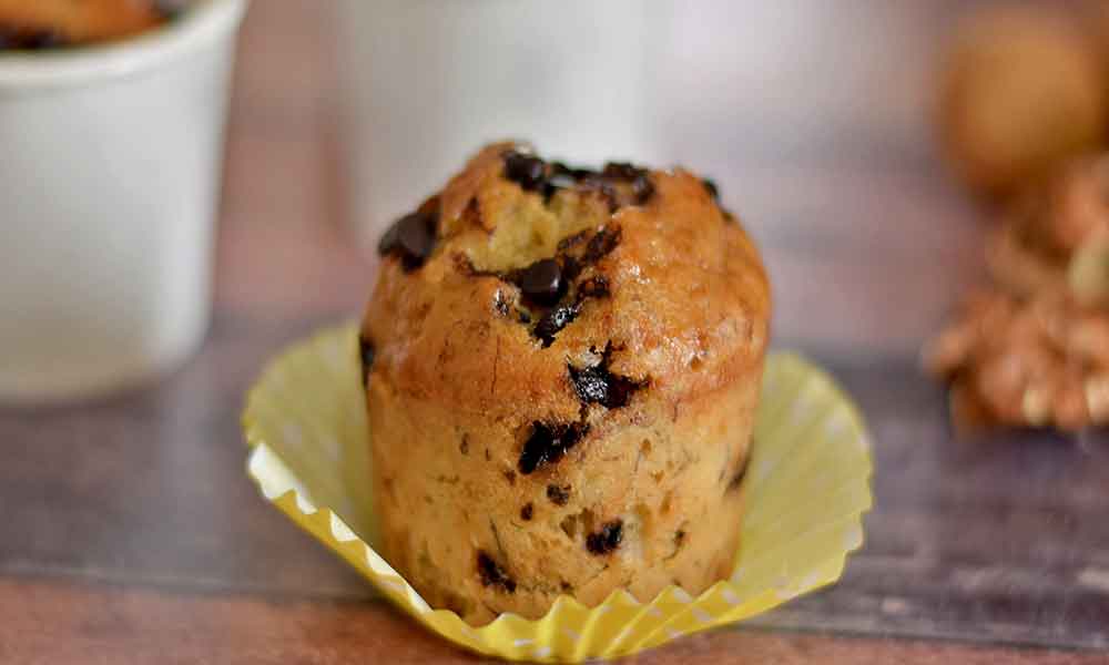 Banana-Walnut-Muffins-with-Chocochips banana walnut muffins with chocochips