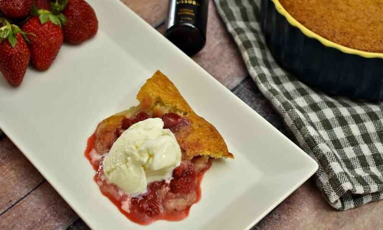 Read more about the article Easy Strawberry Cobbler | Fresh Homemade and Eggless