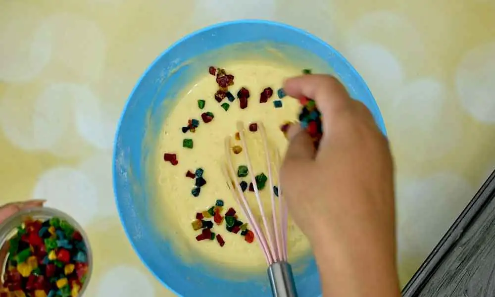 tutti-frutti-in-Tutti-Frutti-Cake