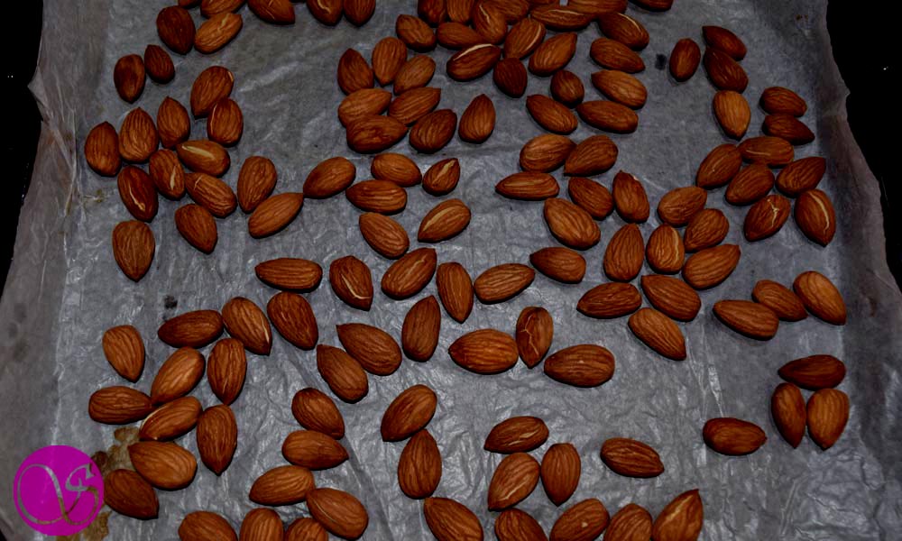 Almonds Coated with Honey Syrup Almonds Coated with Honey Syrup